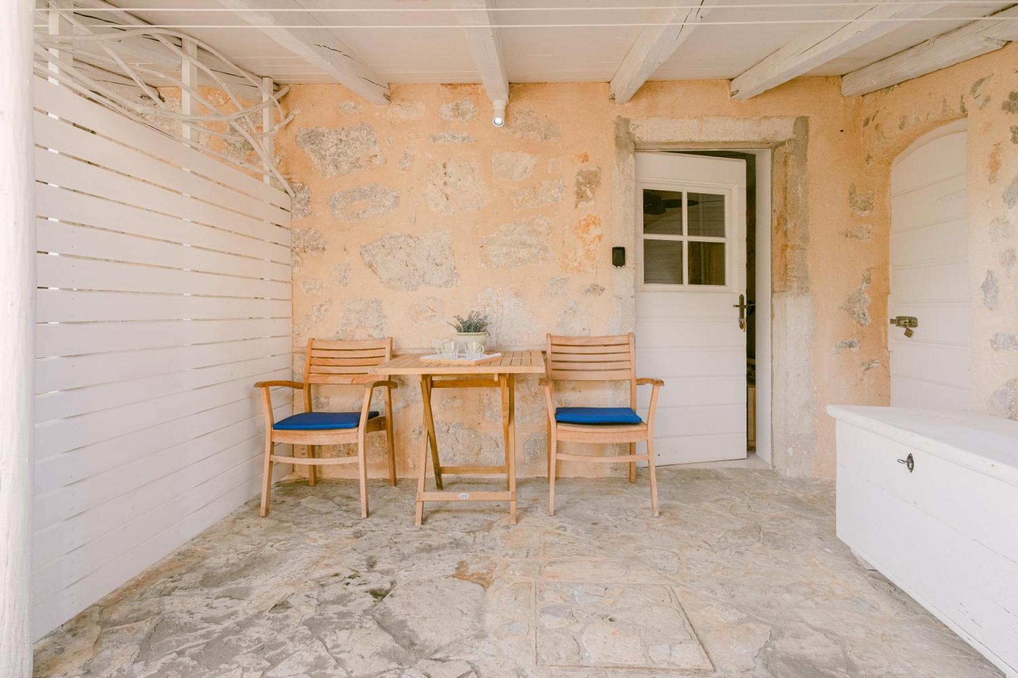 Pavi Romantic Stone House K13 Kornic